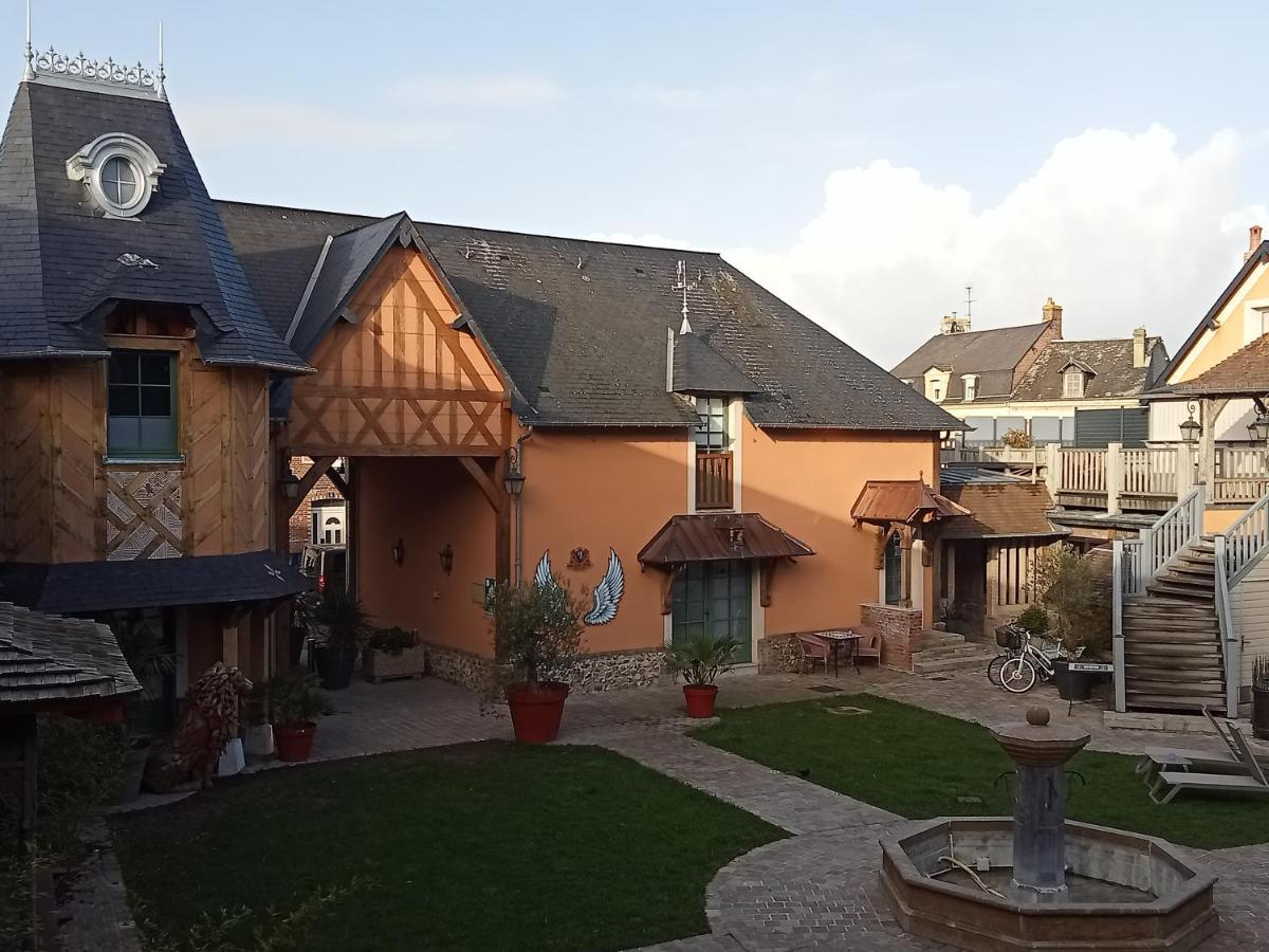 Hotel Et Spa Le Lion D'Or Pont-l'Eveque  Exterior photo