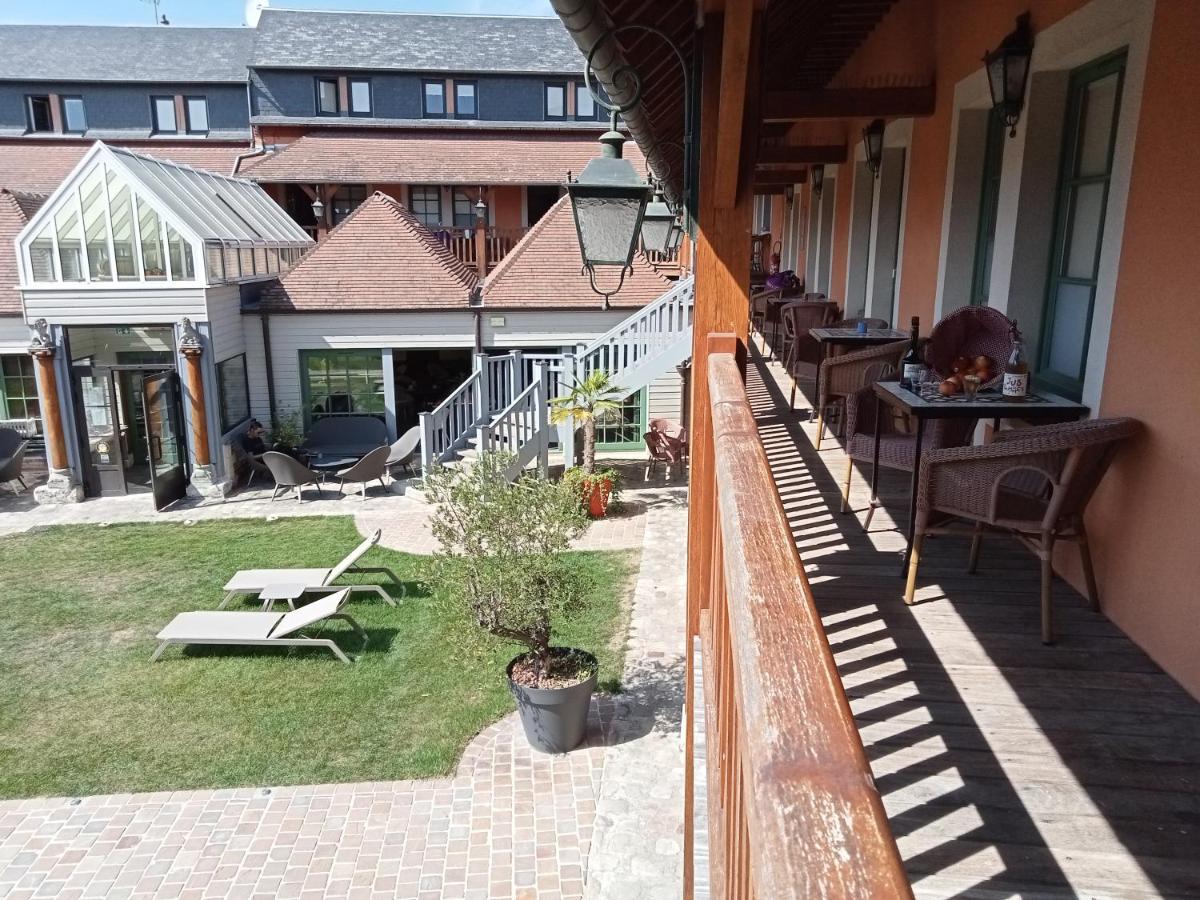 Hotel Et Spa Le Lion D'Or Pont-l'Eveque  Exterior photo