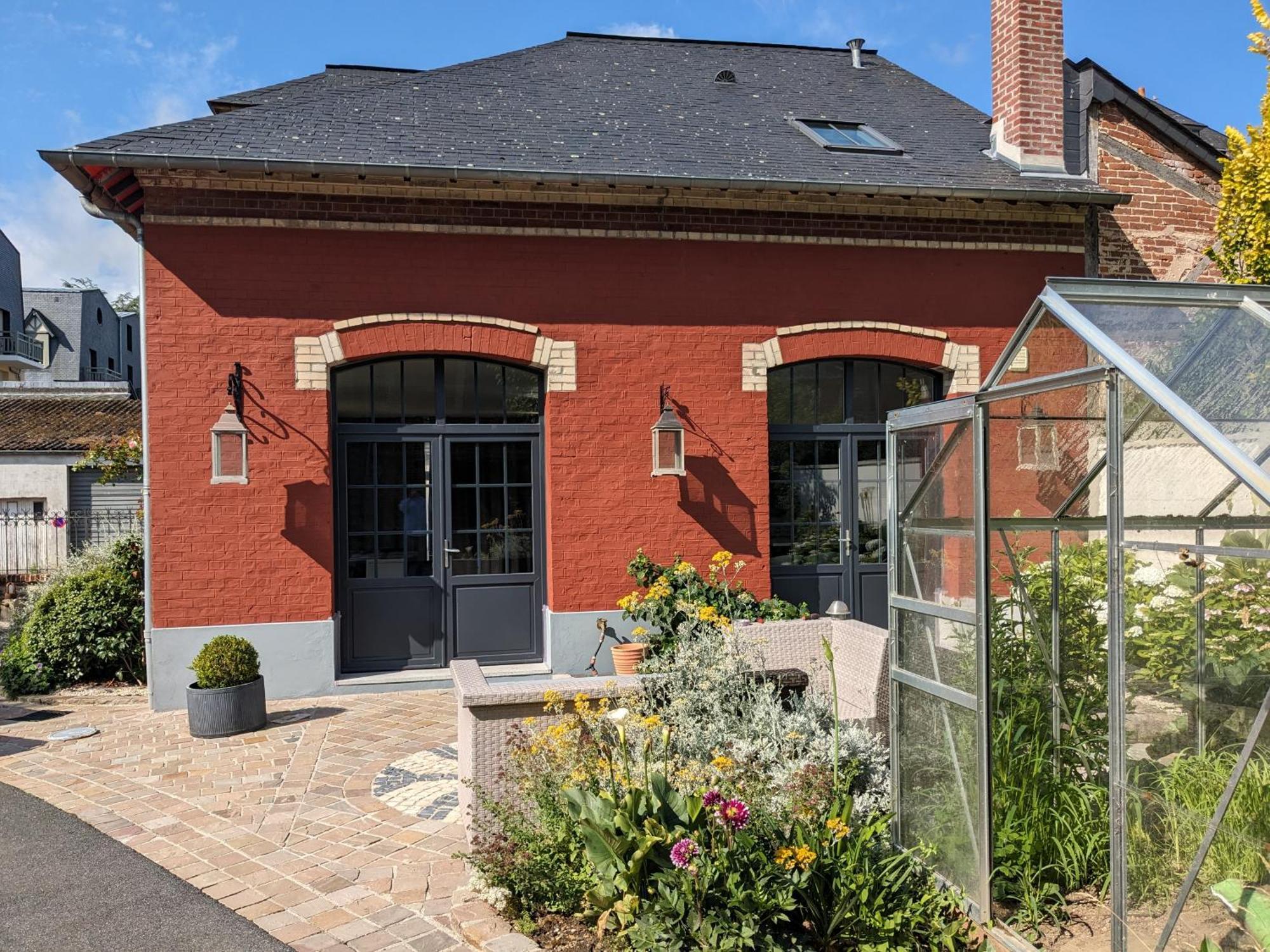 Hotel Et Spa Le Lion D'Or Pont-l'Eveque  Exterior photo